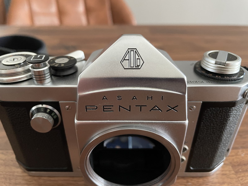 黎明期の上品な一眼レフカメラ「ペンタックスAP」 – カメトリ