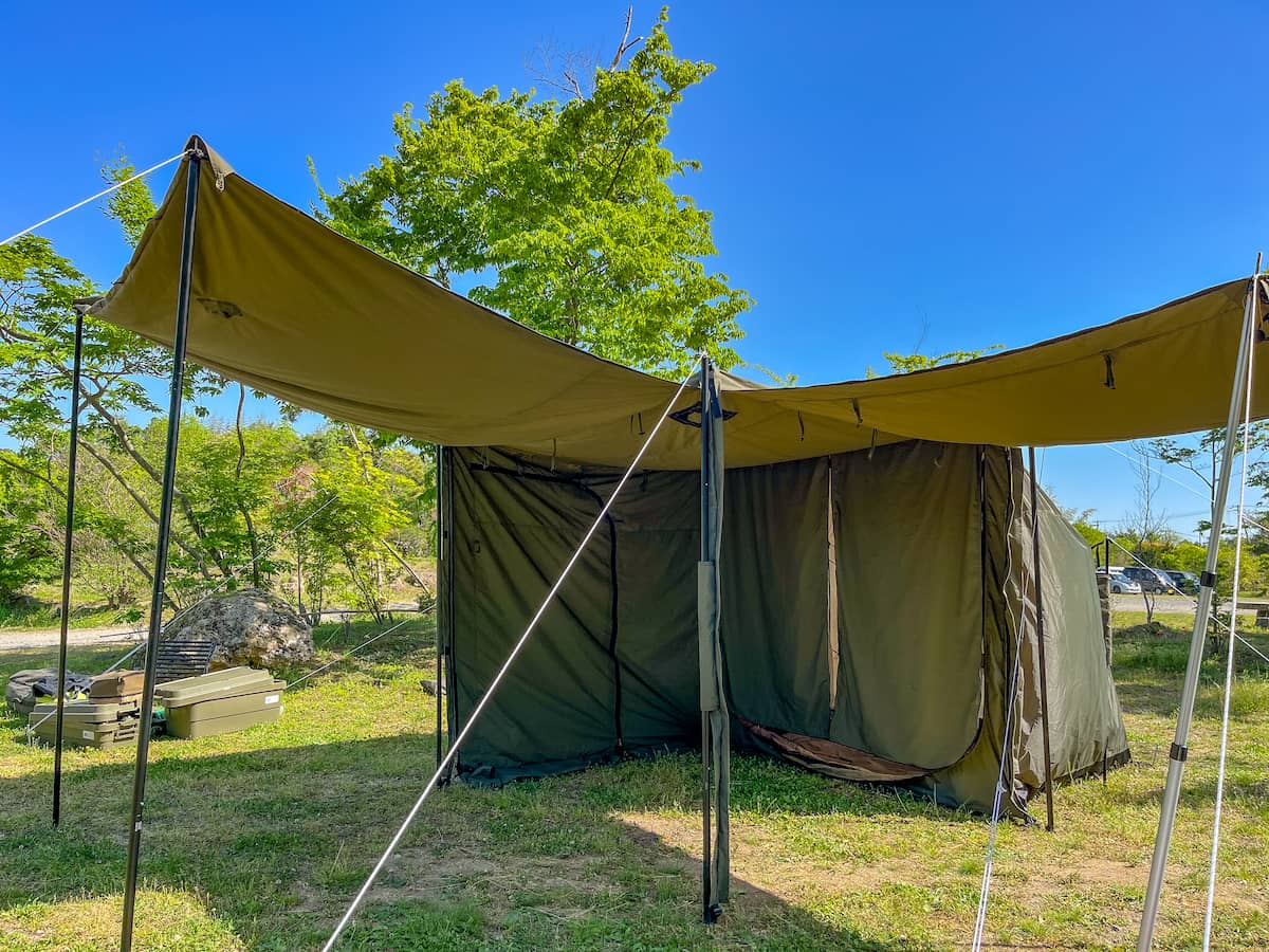 FUTURE FOXのFOX-BAKERがあればタープは不要！広い居住スペースで快適