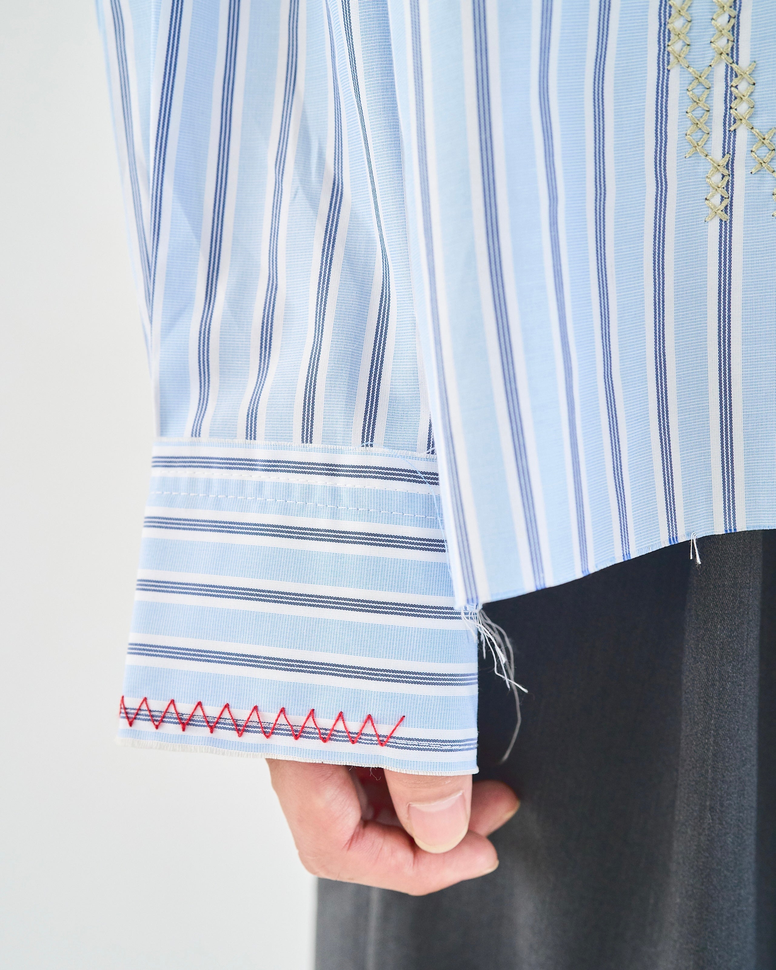 flower embroidery cut off stripe l/s shirt – CAMPHOR WOOD