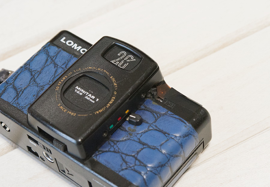 トイカメラの教科書 第57回 「暗く撮れてしまう（アンダー）LC-A+の