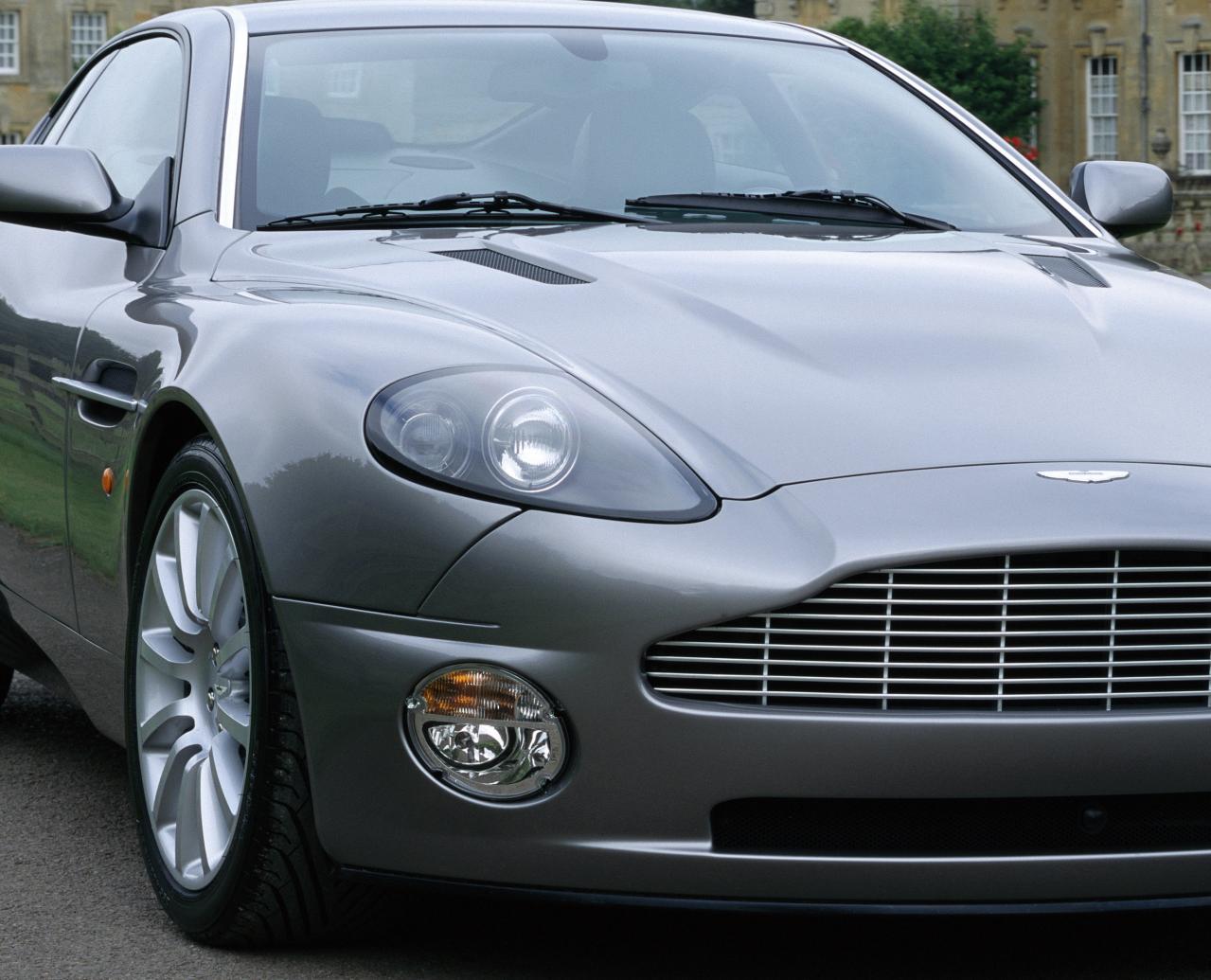 美しすぎるクルマ・ベスト3（吉田由美）】歴代ボンドカーのなかでも