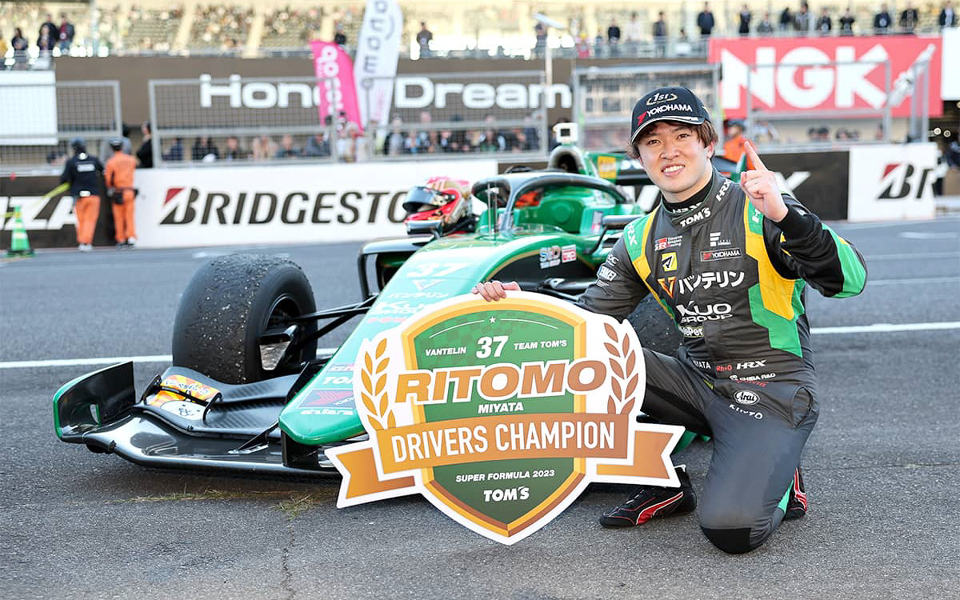 スーパーフォーミュラ2023シリーズチャンピオンは宮田莉朋選手 「一番