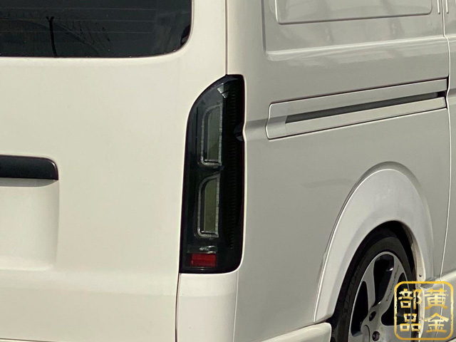 数量限定入荷【コプラス製】200系ハイエース PLATINAM LEDテールランプ