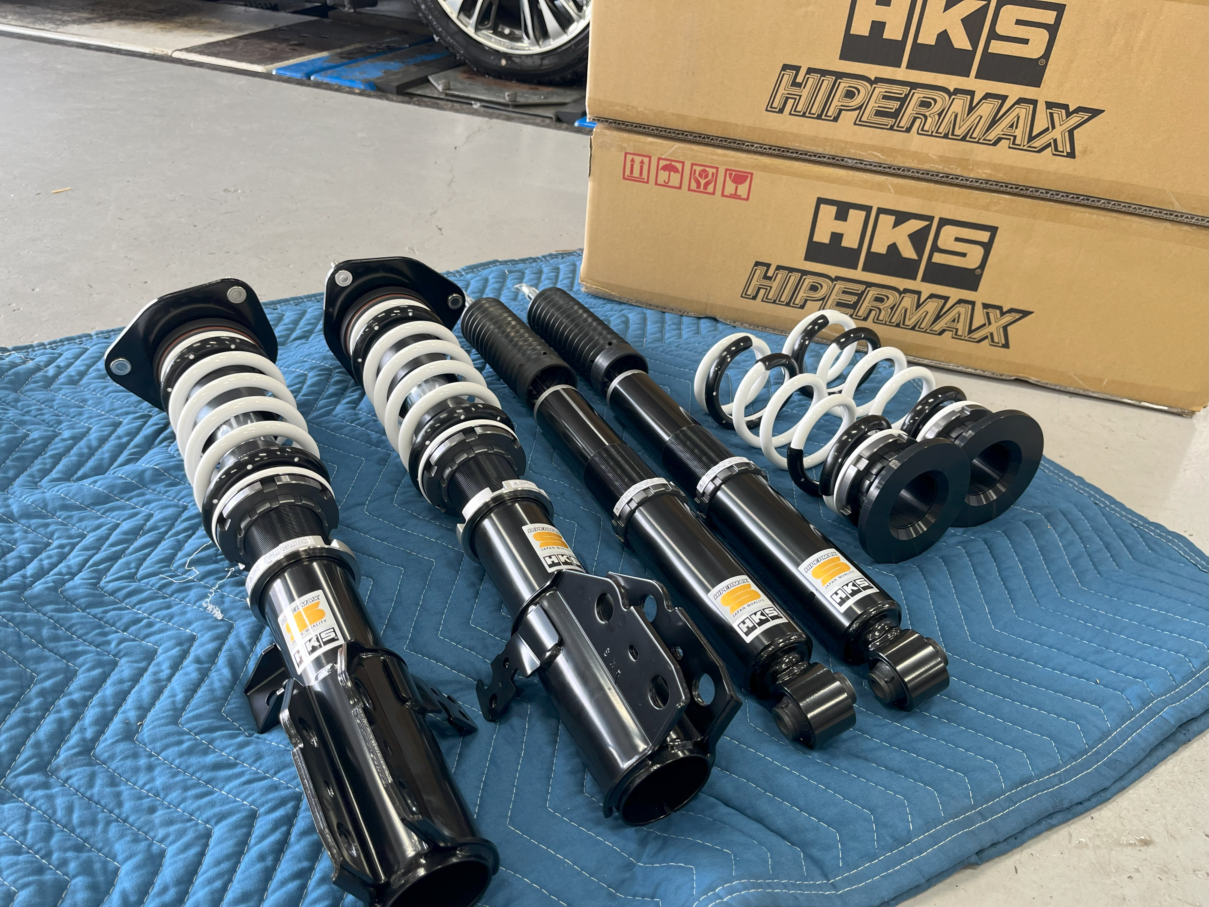 80ヴォクシーにHKSハイパーマックスSお取り付け！｜カルバン 新庄銀座