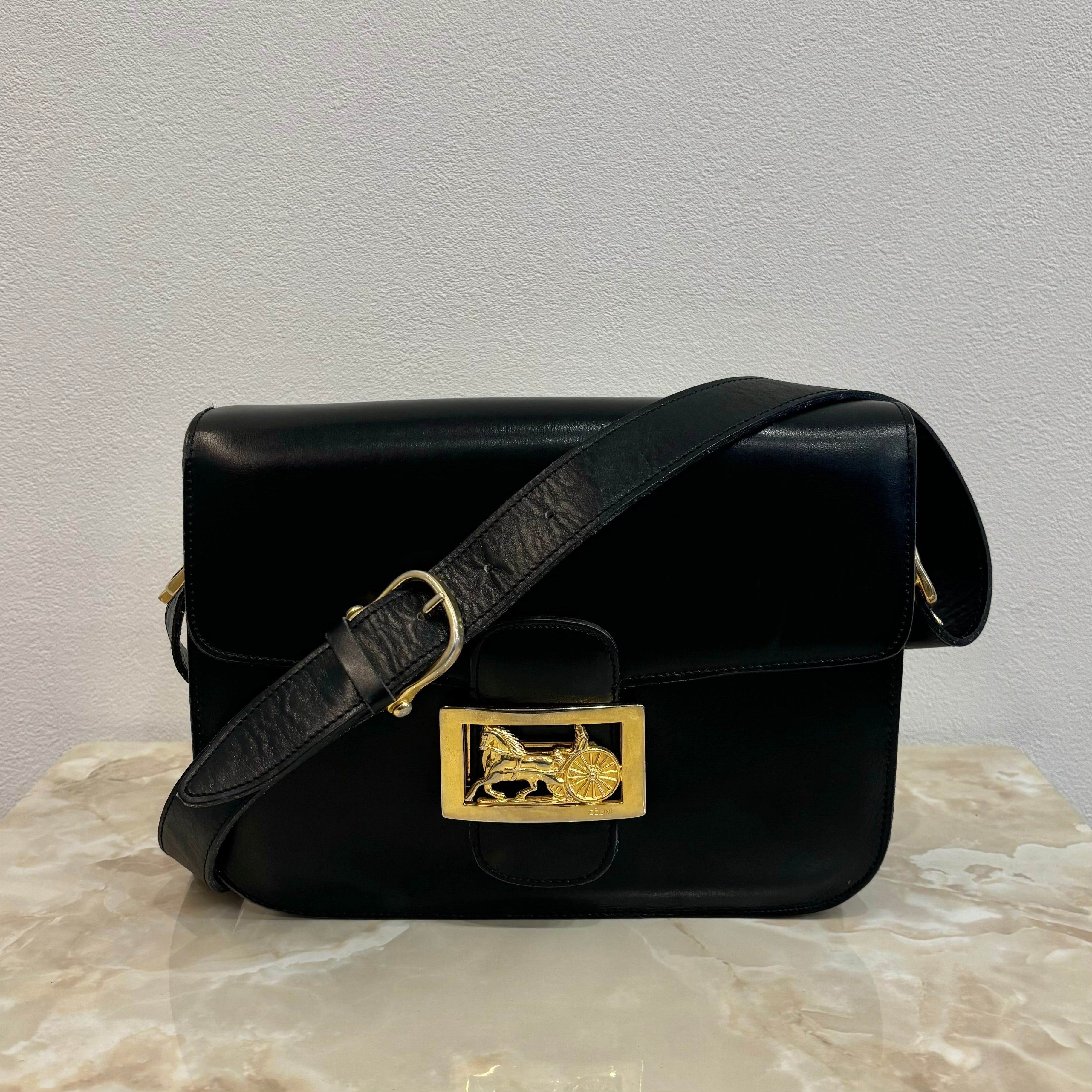 CELINE 馬車金具 レザーショルダーバッグ