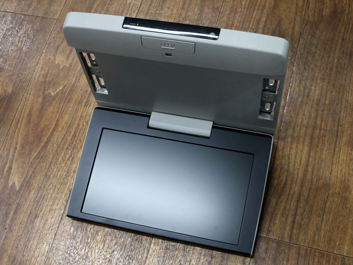 トヨタ純正フリップダウンモニターV9T-R57C→V11T-R62C — スタッフ