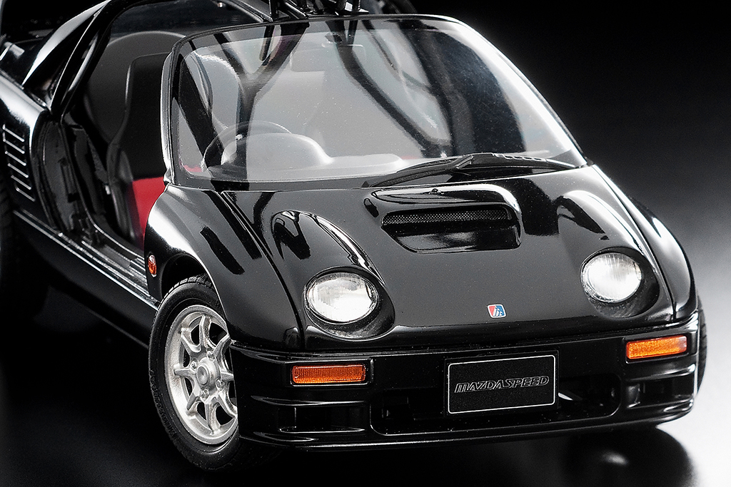 ガルウィング開閉！アオシマ製「マツダスピードAZ-1」プラモをドア