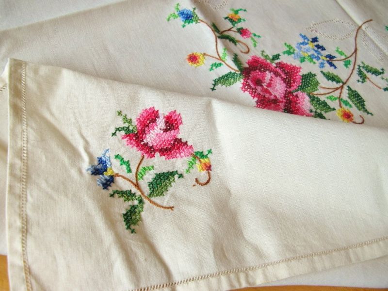 アンティーク刺繍テーブルクロス