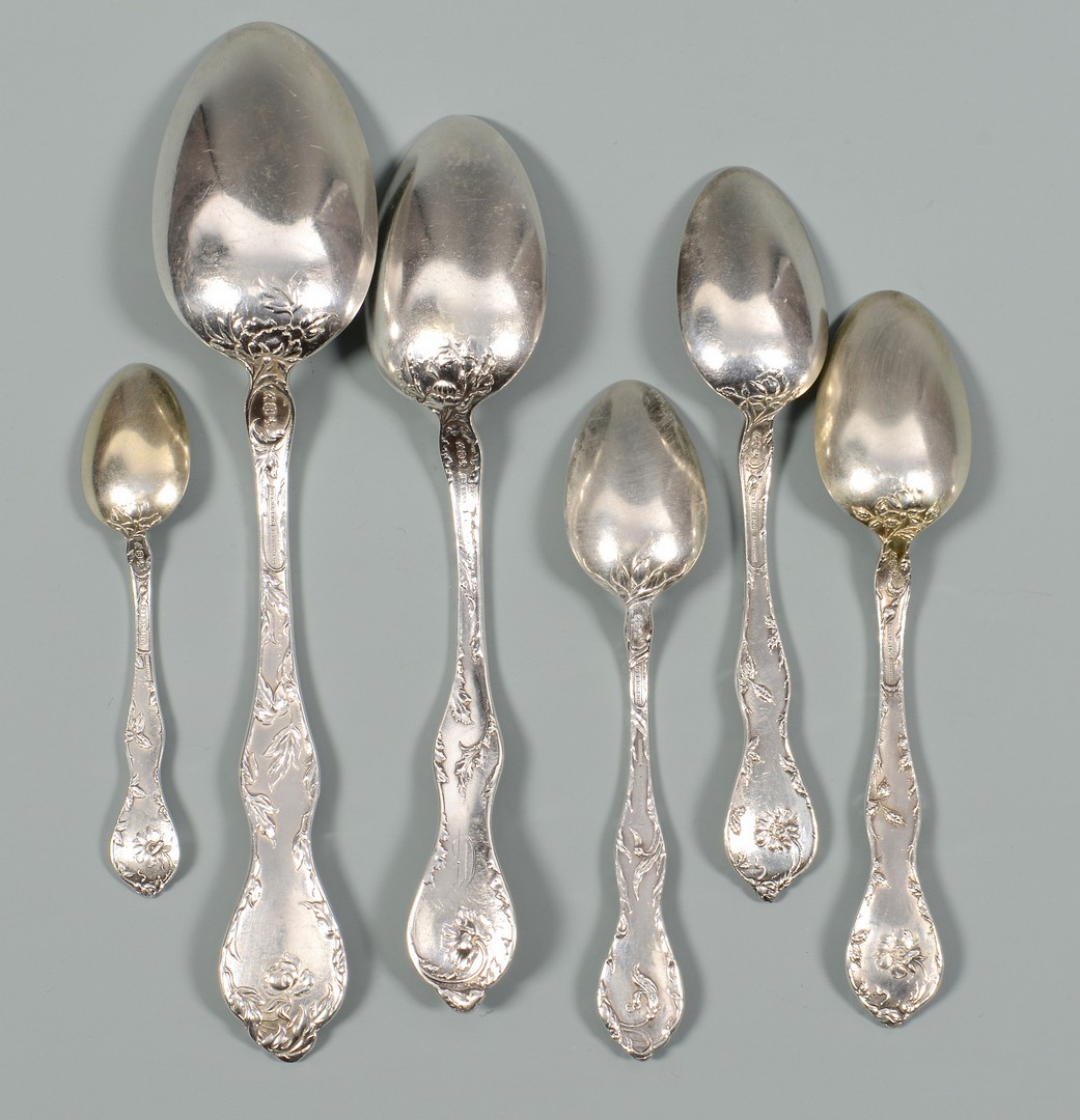 Lot 39: Reed & Barton Les Cinq Fleurs Sterling Flatware, 1 | Case