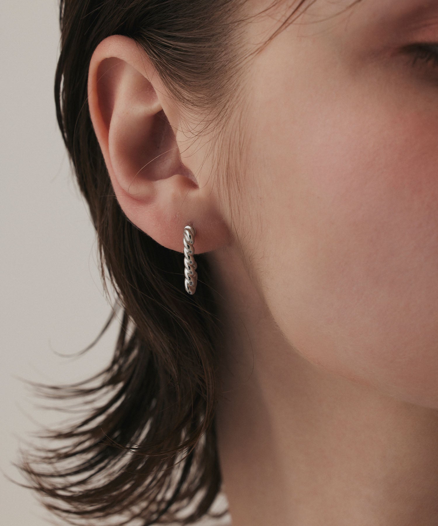 シルバー]ツイストスクエアピアス