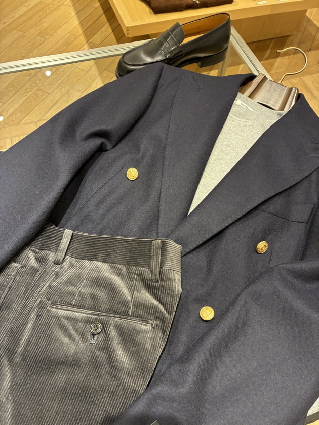 25AW〈BEAMS F〉 オススメ グレーコーデュロイ スーツ｜ビームス 広島