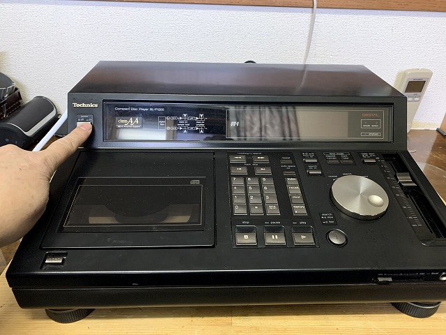 テクニクス ビンテージCDプレイヤー SL-P1200の修理 ーその1ー - Tom
