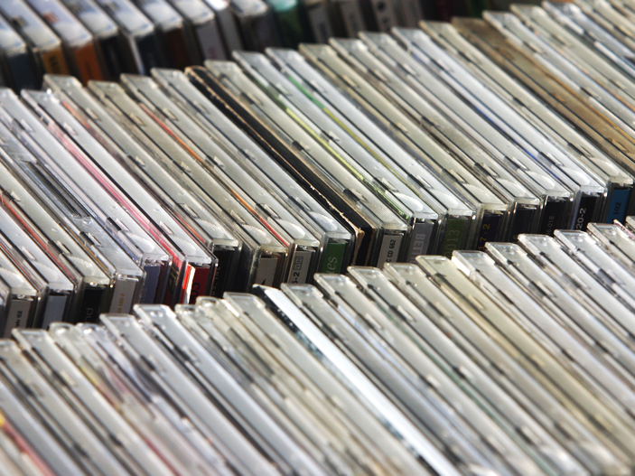 3,500枚のCDを捨てた話（追記アリ） - デスモスチルスの白昼夢