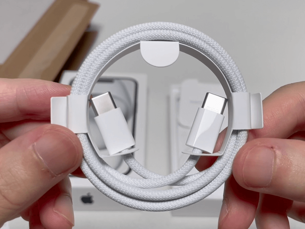 iPhone15Pro美品 未使用充電器と箱付き iPhone 15 Pro 中古一覧｜SIM