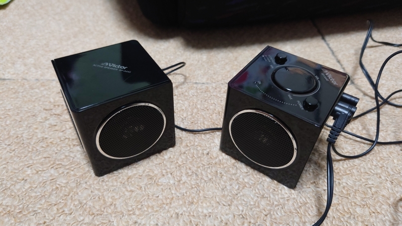 一つのスピーカーにふたつのユニットを搭載した、victorSP-A440
