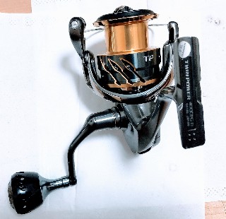 20 ツインパワー4000PG ハンドルノブ交換（ウルクス ミッドエアーA35V