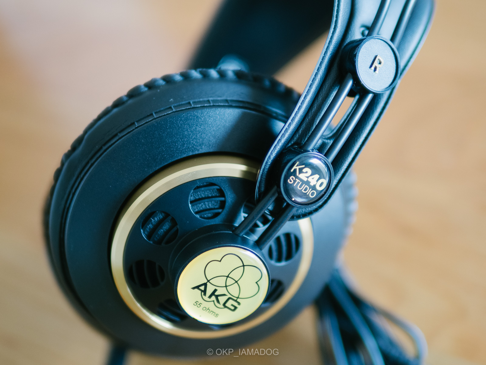 楽器演奏に音楽観賞：AKG K240 Studioは周囲の音がよく聴こえる