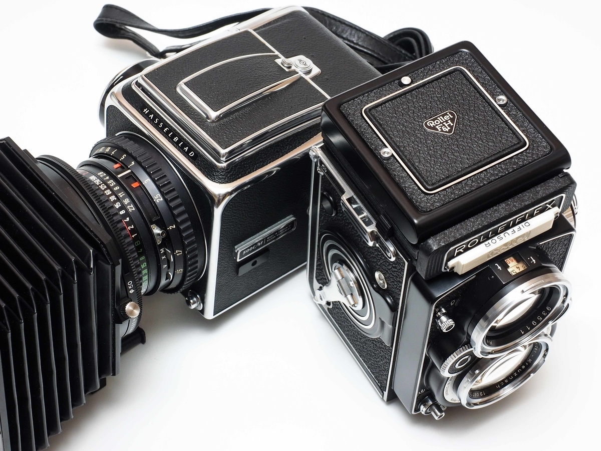 ハッセルブラッドとローライフレックス。2大中判カメラで撮るポジ