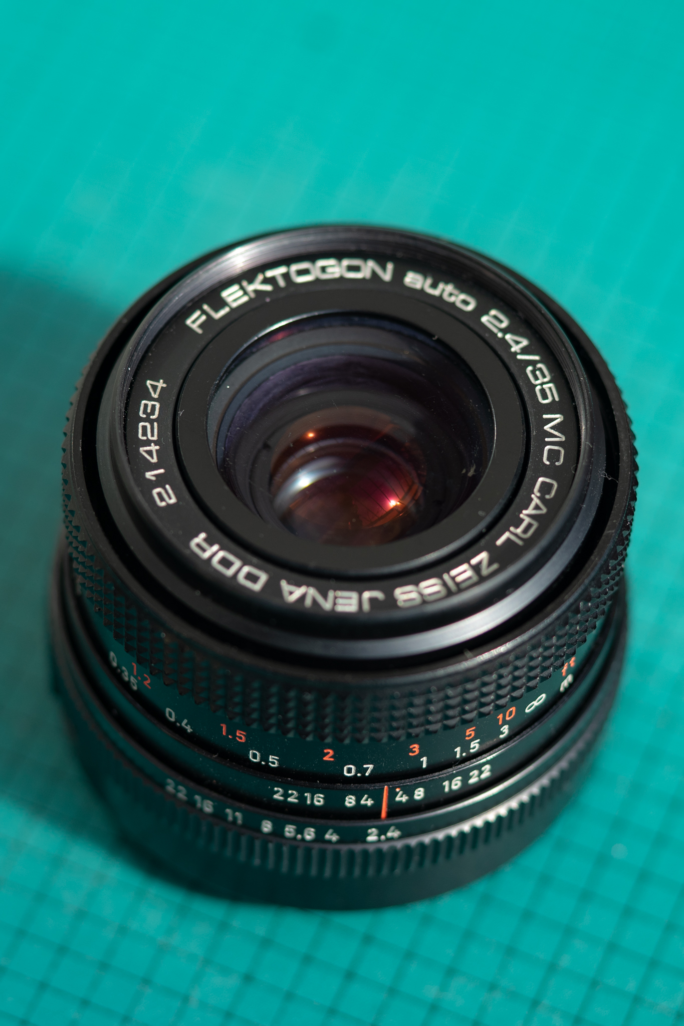 ぶら散歩ならこれ：Flektogon 35mm F2.4 - レンズを絵筆に、光を絵具に