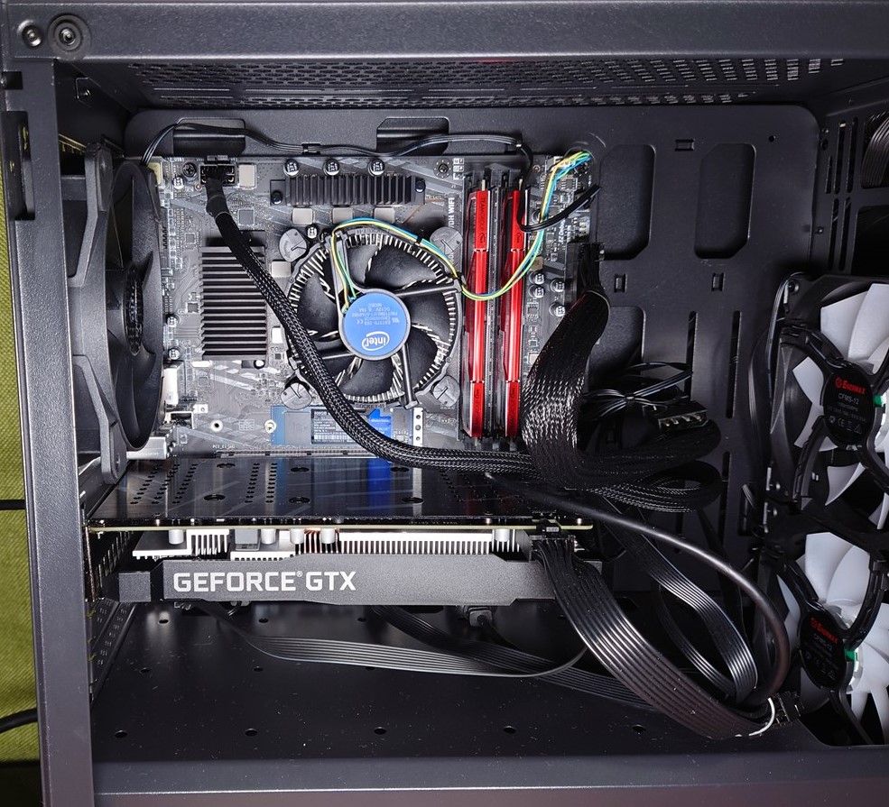 パソコン初心者がCore i3 10100Fを使ってコスパ重視ゲーミングパソコン