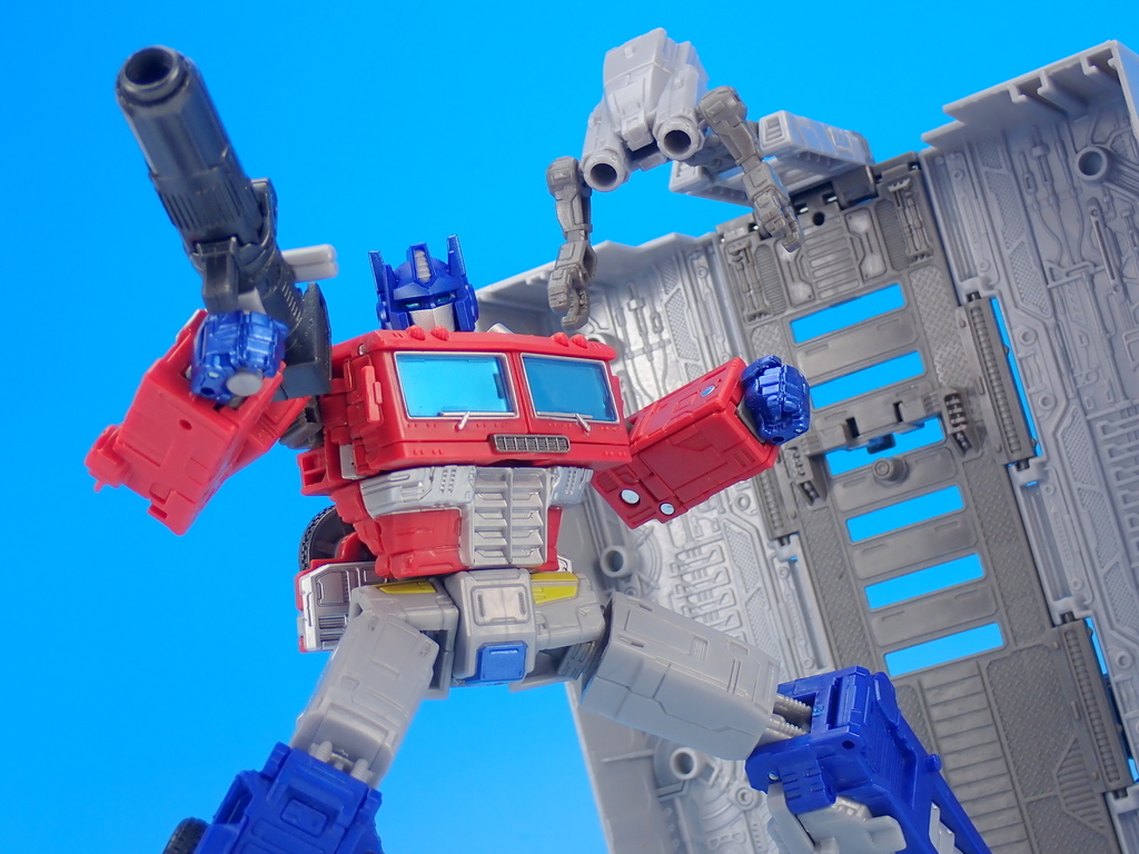 KD-19 オプティマスプライム with トレーラー で遊ぶ - YOの玩具箱