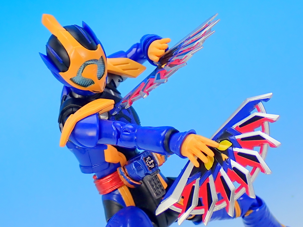 S.H.Figuarts 仮面ライダージャンヌ コブラゲノム＆ラブコフ クジャク