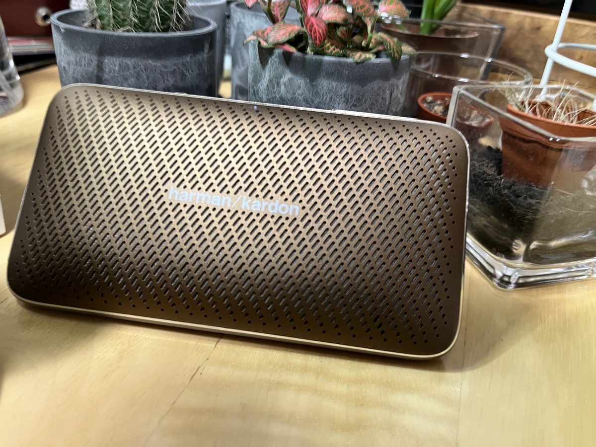 ロマンを感じたのでharman/kardonの薄いBluetoothスピーカー「ESQUIRE