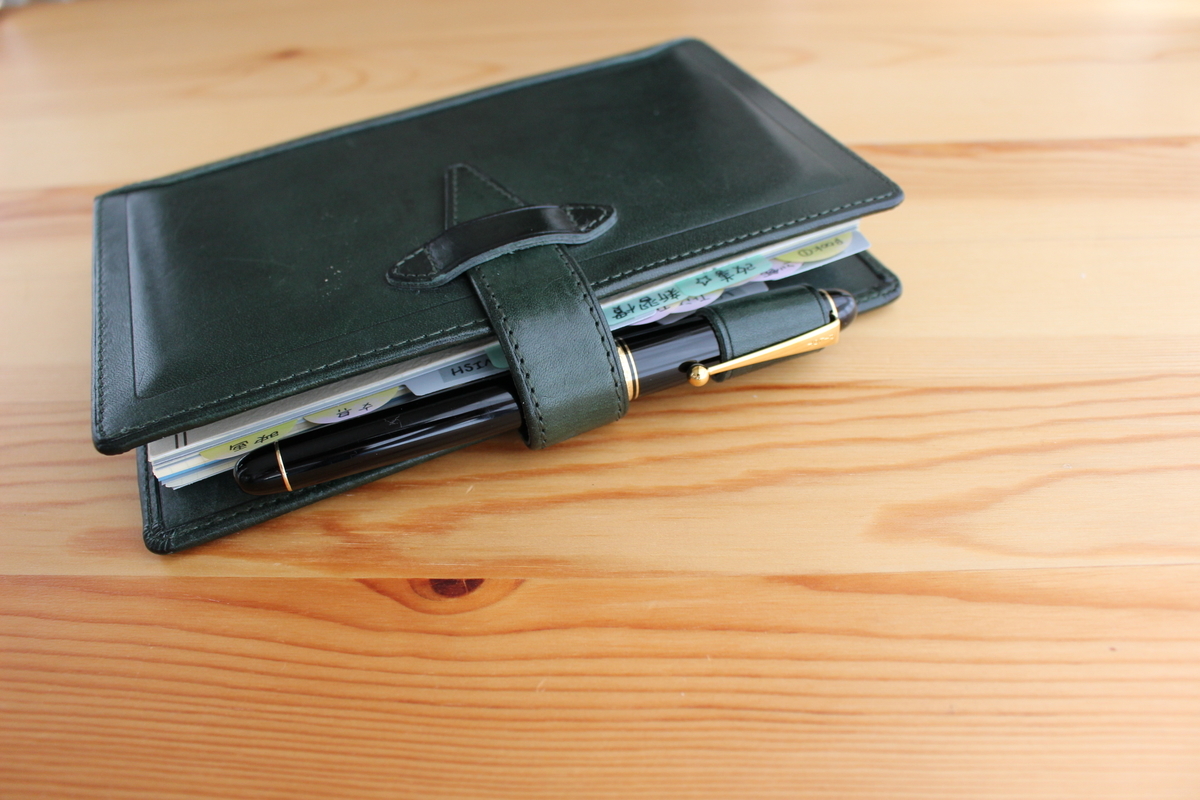 一番お気に入りのシステム手帳「ロロマクラシックバイブルサイズ