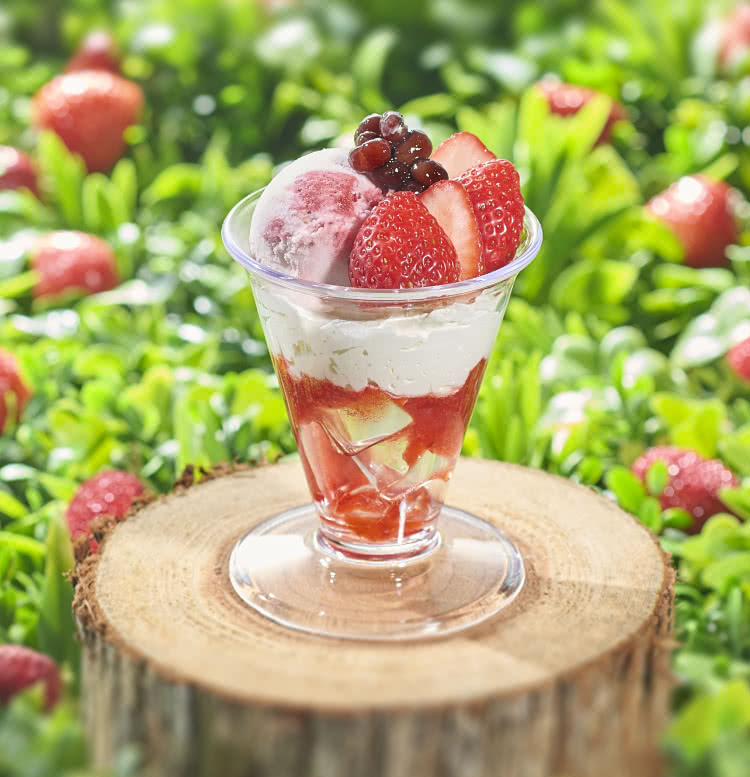 スシローのフレッシュ苺&あずきのパフェが想像の100倍おいしかったです