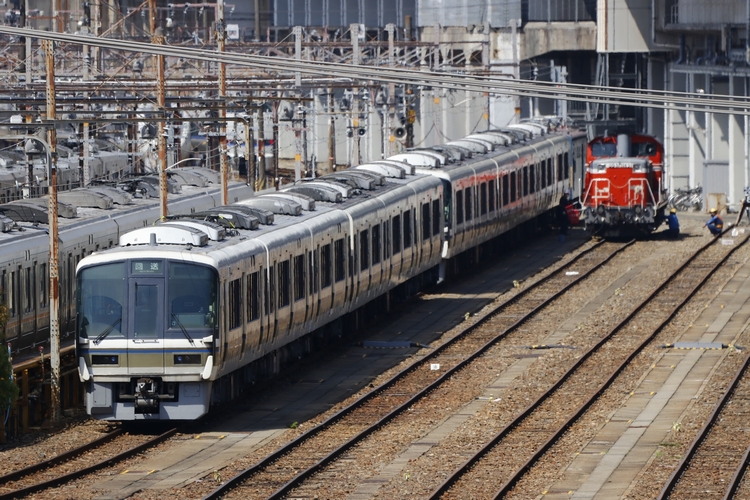 転属を控えて…。宮原に集まった221系たち - 安全側線だいありー3