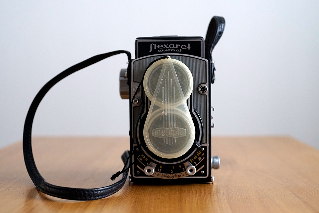 チェコスロバキアの二眼レフカメラFlexaret VIがやってきた - カメラが