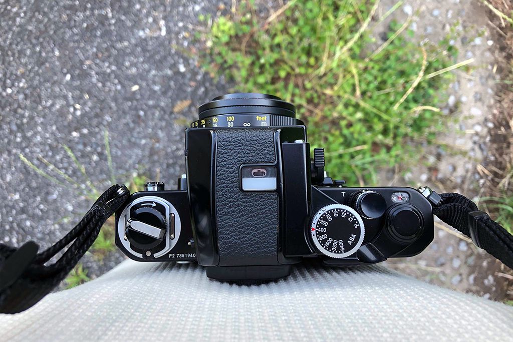 NIKON F2 フォトミックとパンケーキレンズGN Auto Nikkor 45mm f2.8で