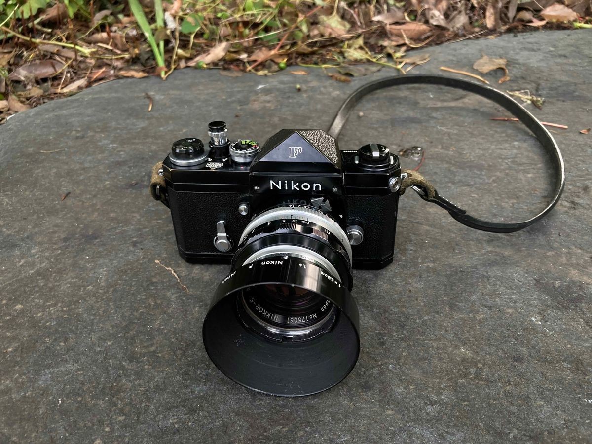 Nikon FとNIKKOR-S Auto 5.8cm f1.4にモノクロフィルムで鴨川を撮っ