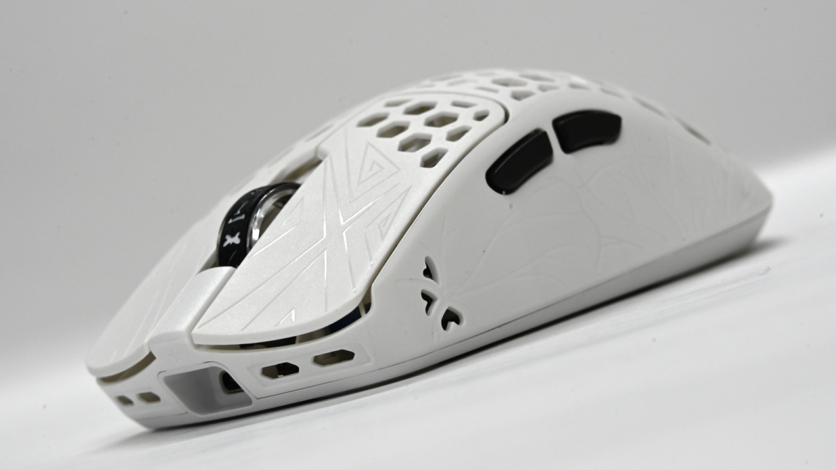 40gカーボン採用「AKITSU MEDIUM」発売｜8K対応ワイヤレスゲーミング