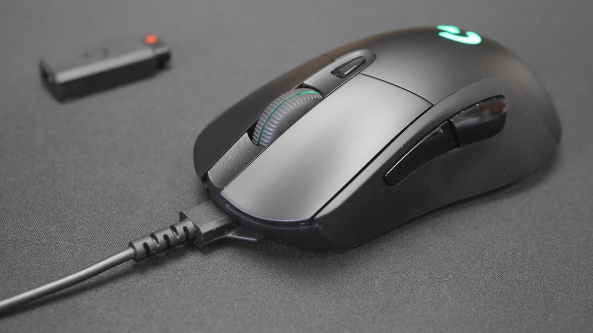 ワイヤレス充電対応のロジクール ワイヤレスゲーミングマウス G703h
