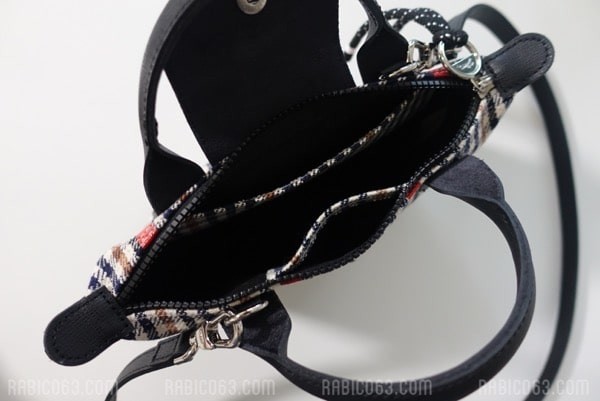 普段使いに◎ロンシャンのミニバッグ『ルプリアージュXS』のサイズ感