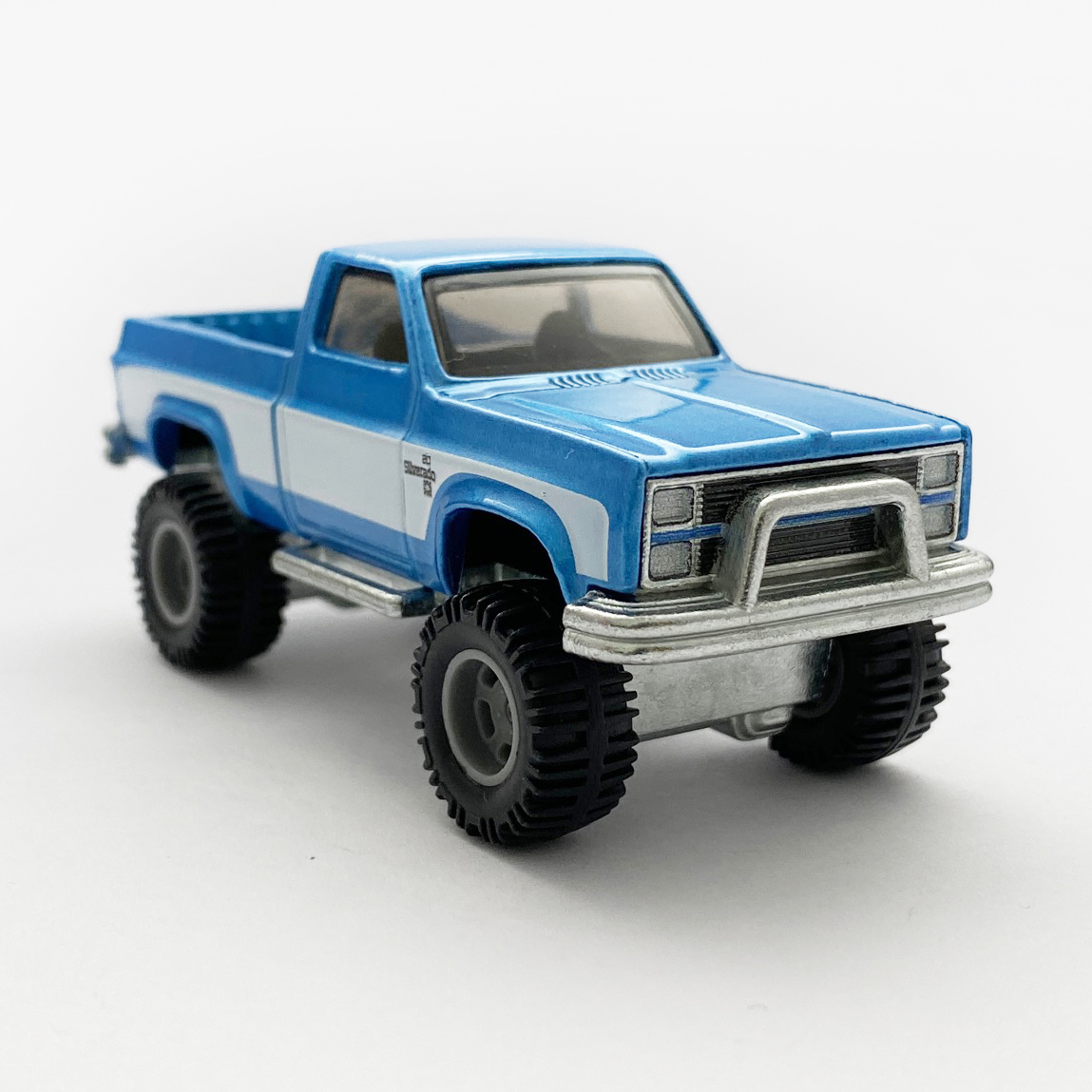 83 CHEVY SILVERADO 4x4 - 増えすぎたミニカーに愛を捧ぐ