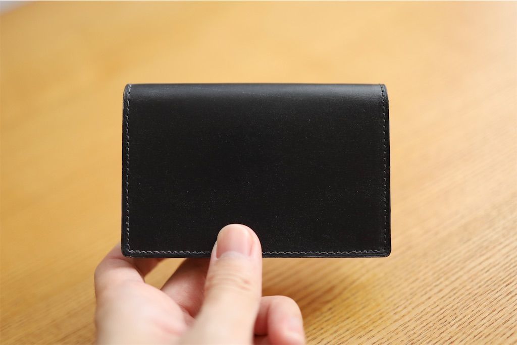土屋鞄のブライドル名刺入れをレビュー。重厚なレザーの質感が最高に