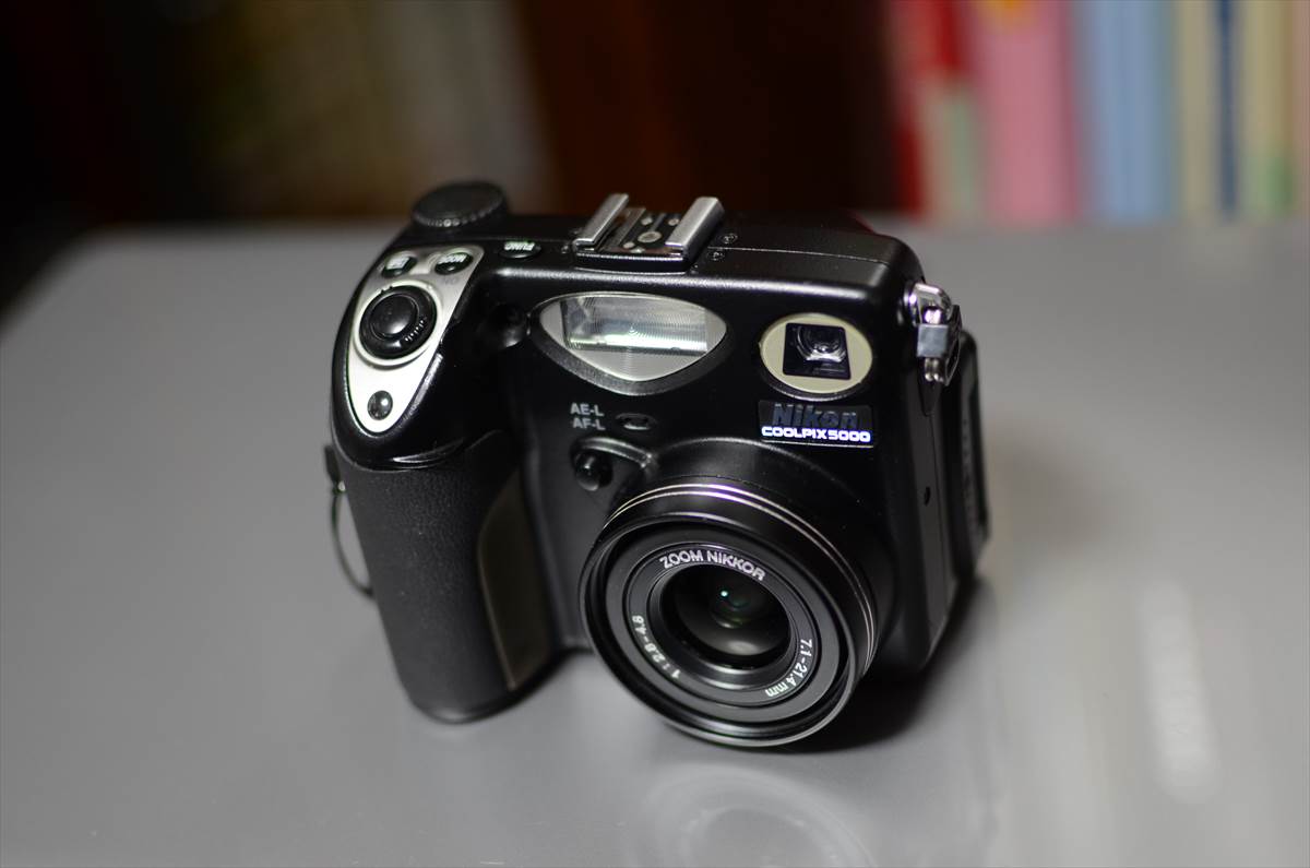 Coolpix 5000 (E5000) - 私が集めた？機材
