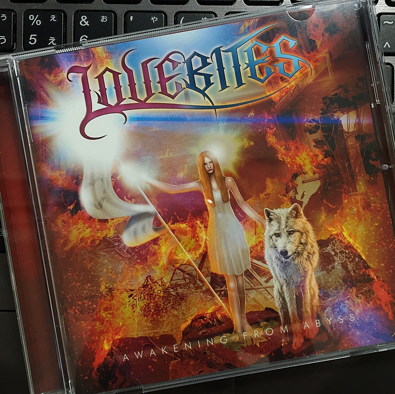 LOVEBITES（ラヴバイツ）1st ALBUM『Awakening From Abyss』レビュー