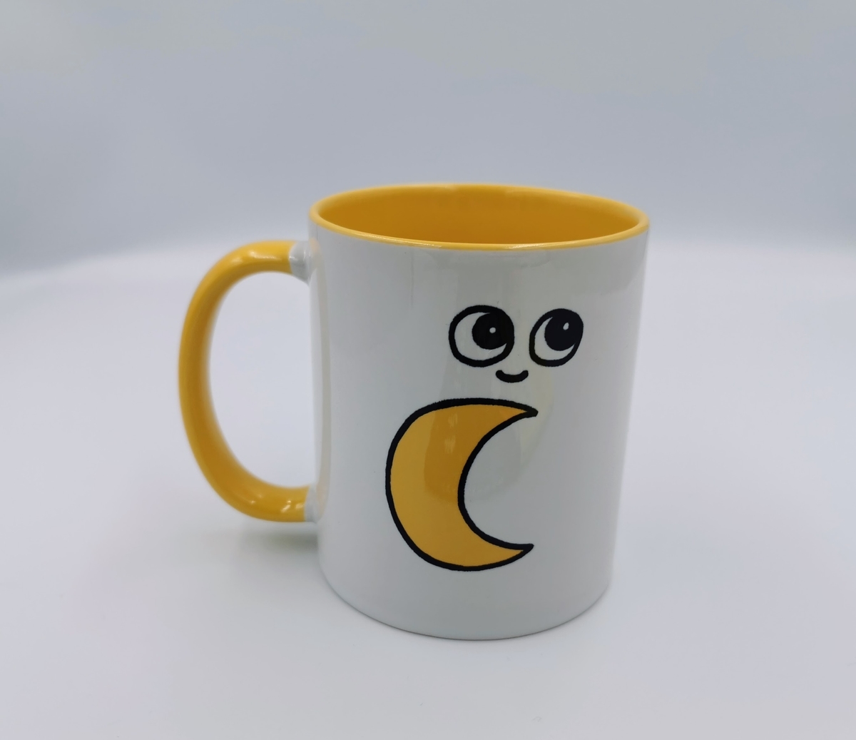 ハルカ】小説”ハルカと月の王子さま”と公式マグカップを手に取り見えた