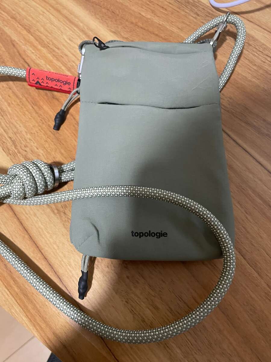 トポロジーのフォンサコッシュ購入！海外旅行やアウトドアに大重宝