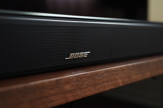 映画館のような低音で振動を体感できるサウンドバー Bose Smart
