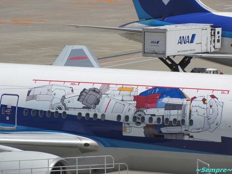 全日空商事 ANA B777-300 ガンダムジェット JA755A 1/400スケール