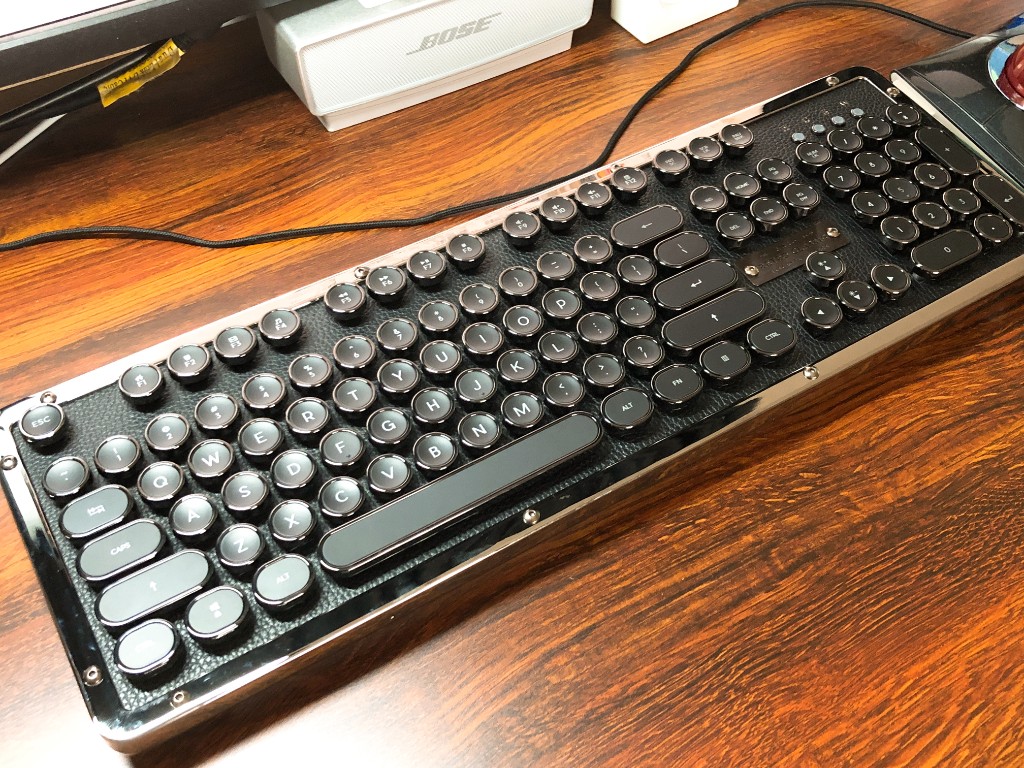 レビュー】タイプライターにインスパイアされたおしゃれなキーボード