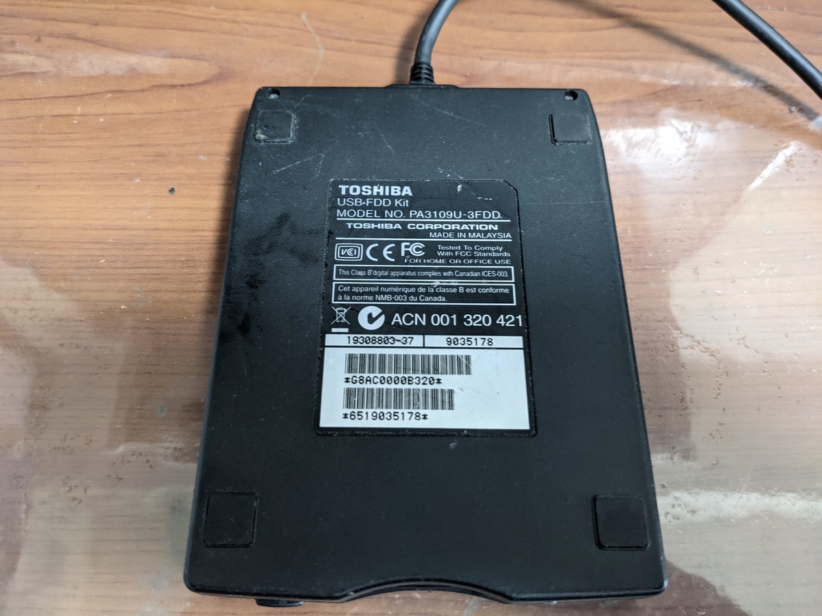 フロッピーディスクがあったのでWindows11にドライブをつなげてみた