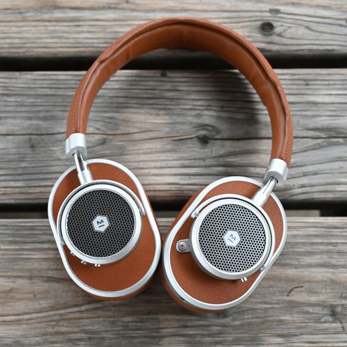 ワイヤレスヘッドホン Master & Dynamic MW65 レビュー】外観は