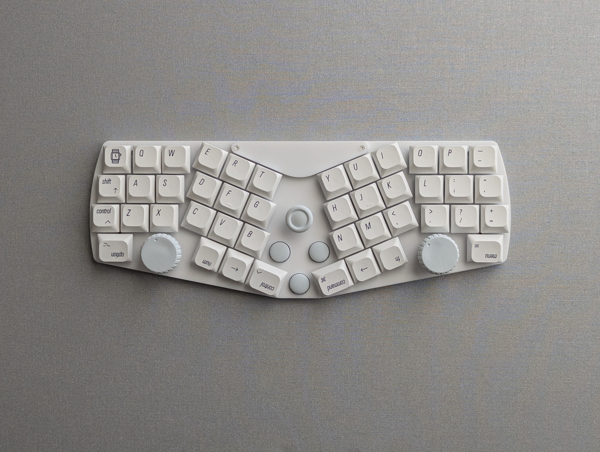 ロープロ専用設計40 %キーボード「Editor50」を設計した話 - ぴろりの