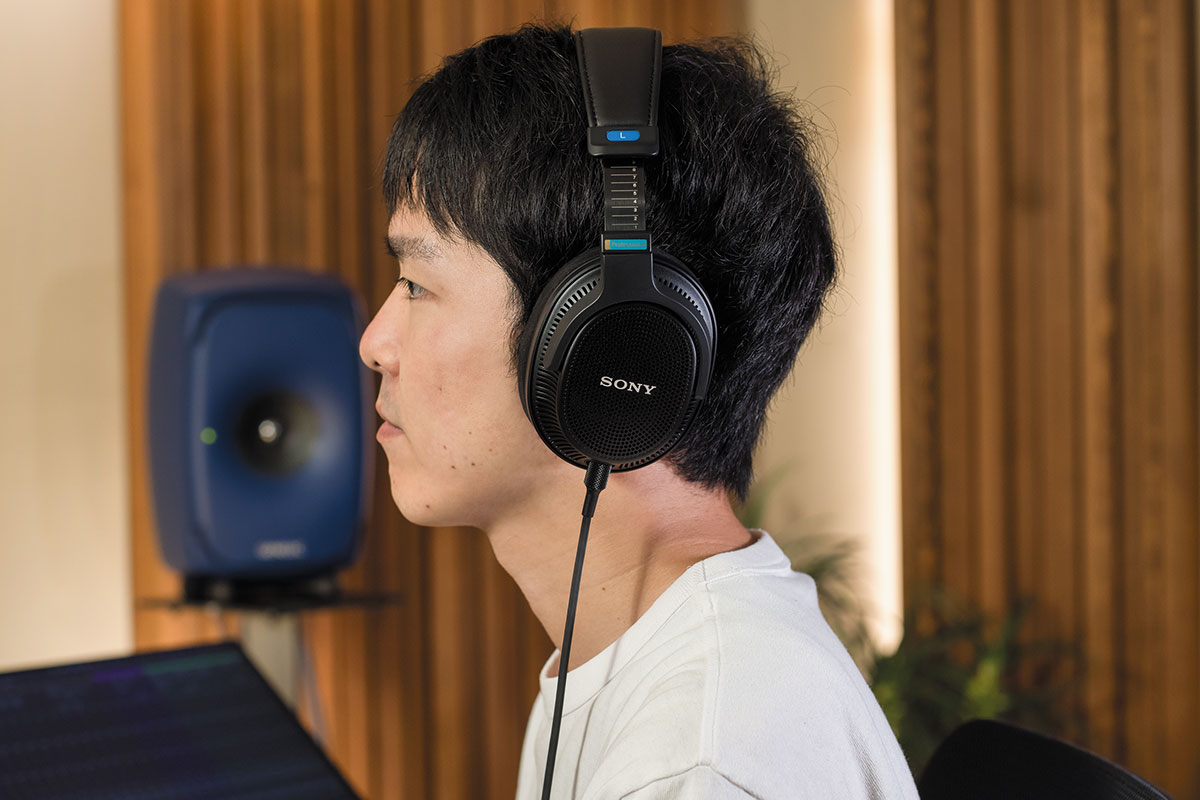 諏訪桂輔 × ソニー MDR-MV1 〜プロの仕事にフォーカスした「背面開放型