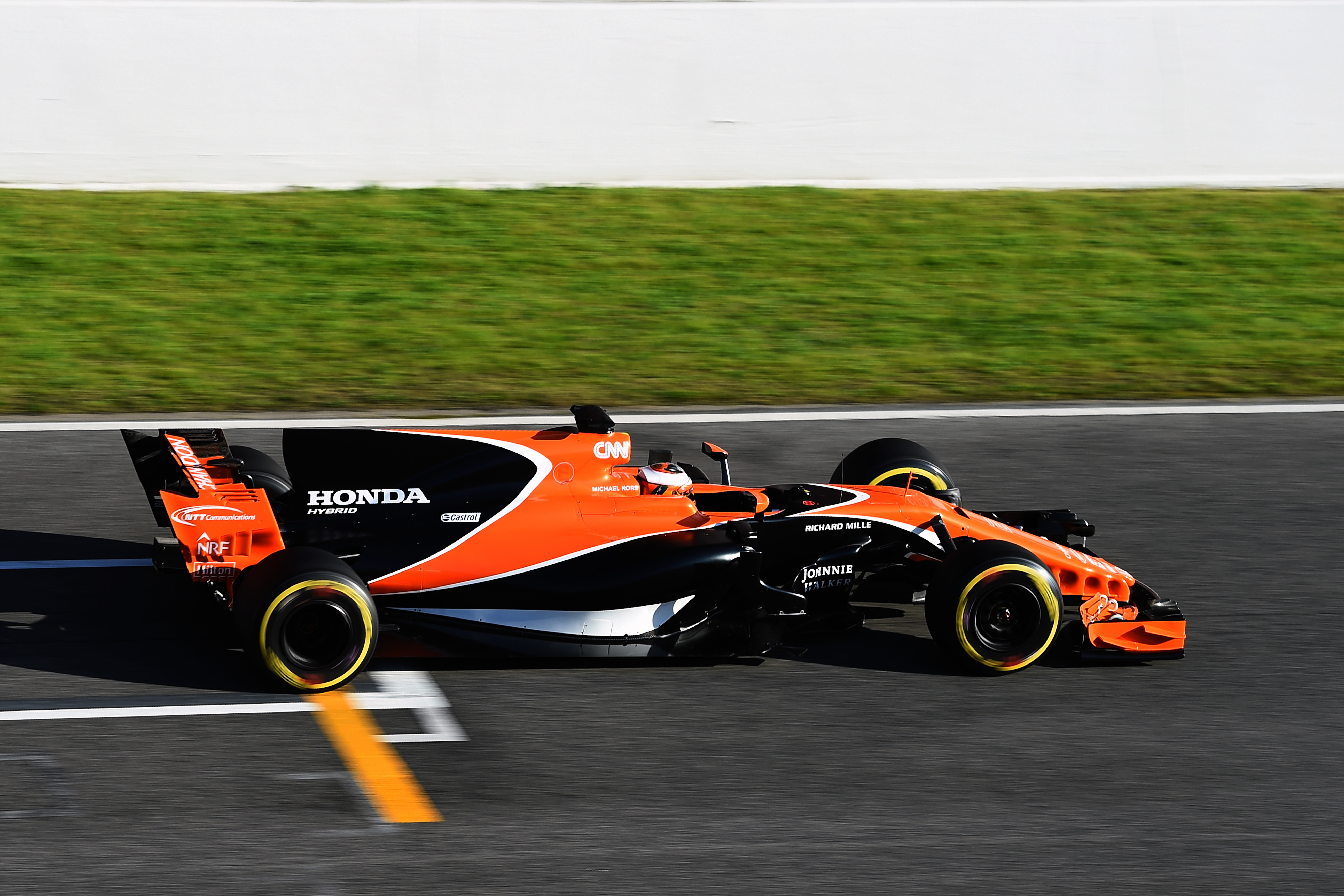 マクラーレンF1の新カラーリングに賛否両論。「コアなファンを魅了」と